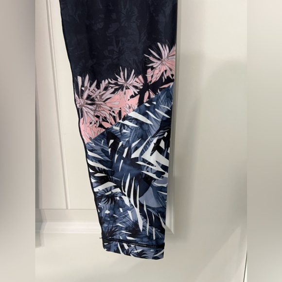 Tone It Up X Bandier Island Dip High Waist Legging Navy/Punk Size L. - Picture 5 of 8